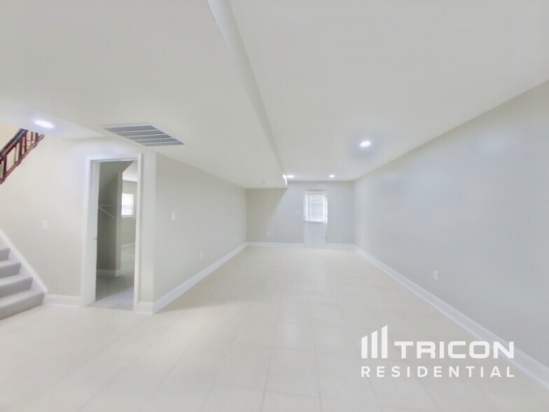 Building Photo - 9851 Branchleigh Rd