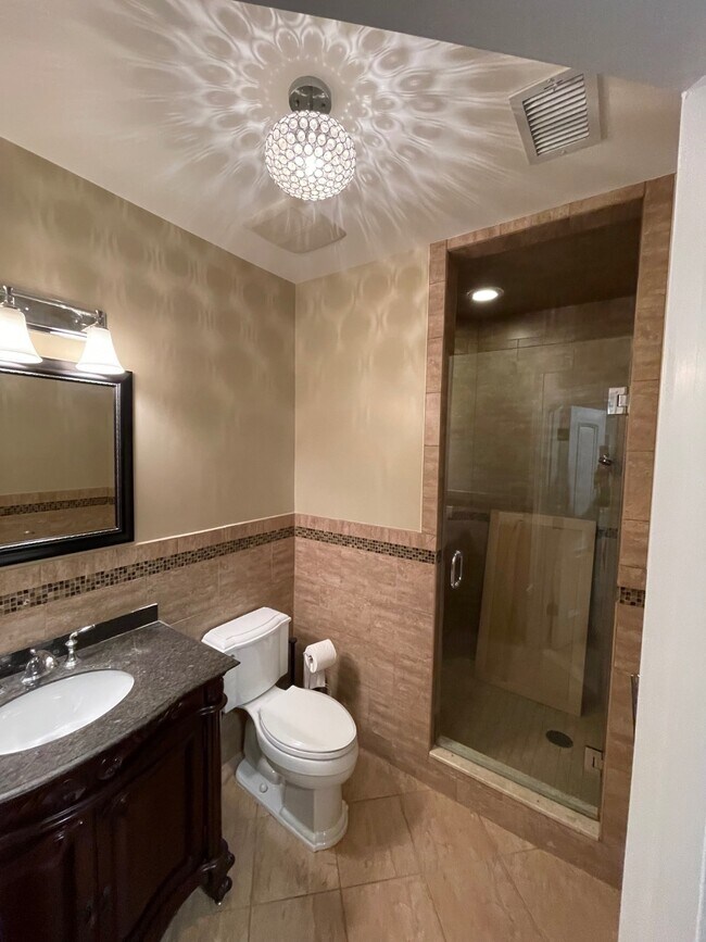 Building Photo - 282 Vernon Ave