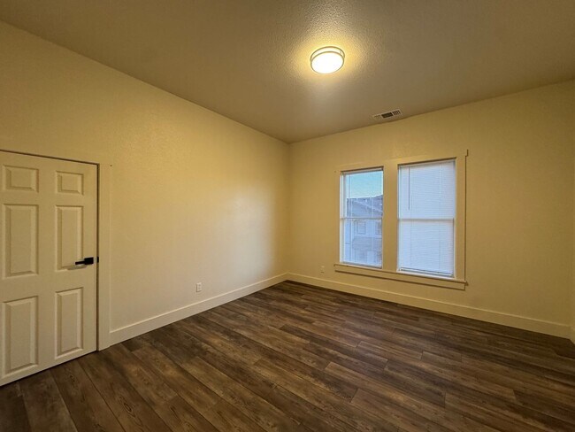 Building Photo - 1627 Pine St