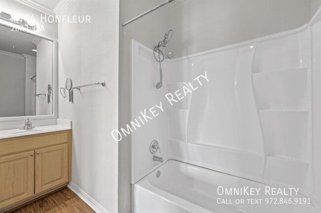 Building Photo - 4404 Honfleur-