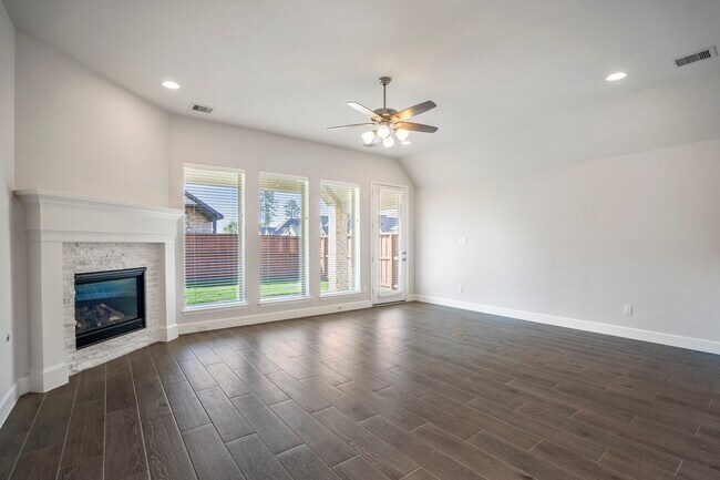 Building Photo - 7845 Charter Hill Dr