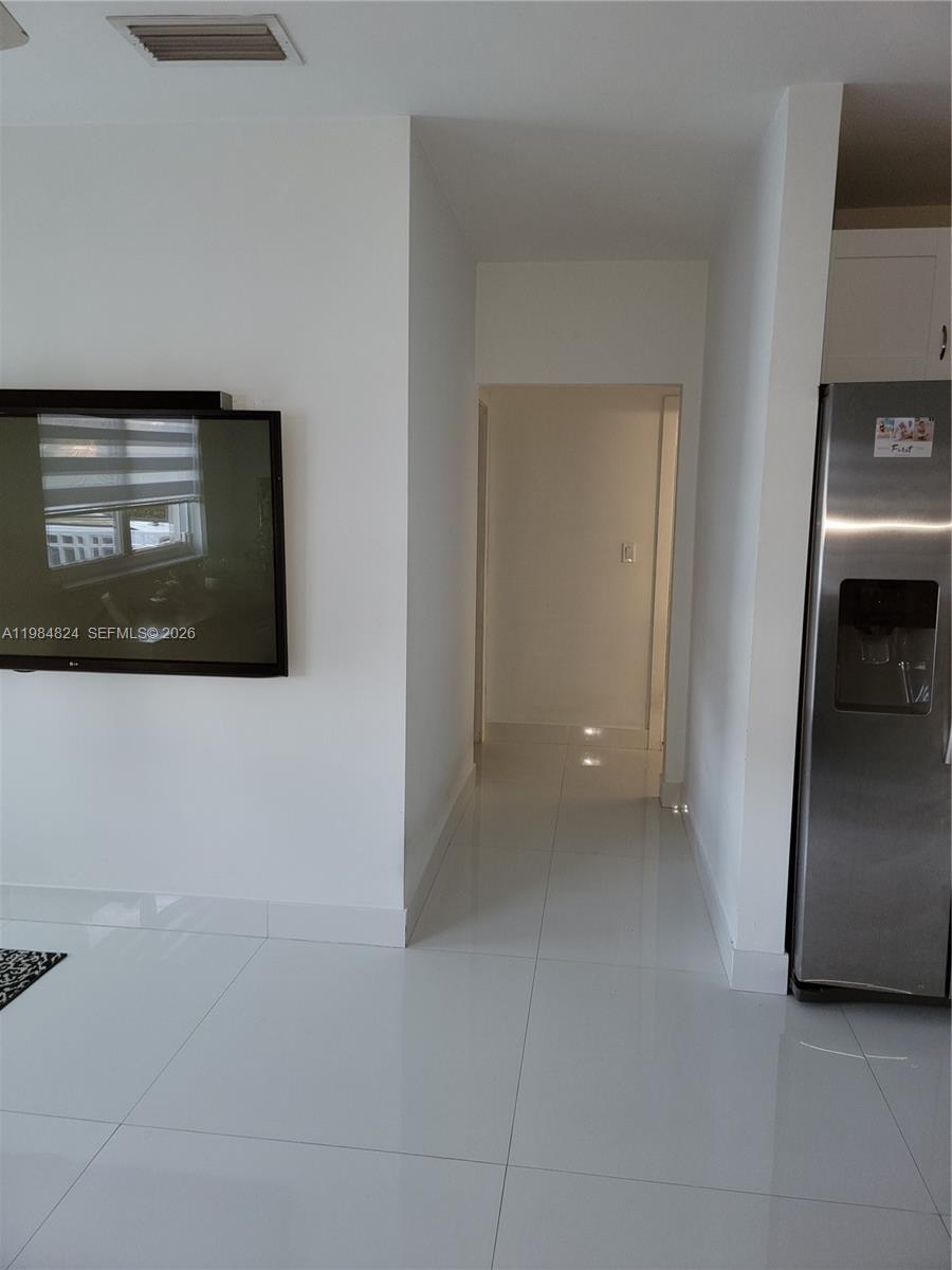 Building Photo - 6300 SW 21st St