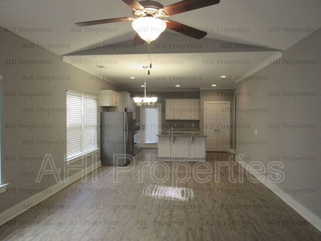Building Photo - 5596 Park Side Rd
