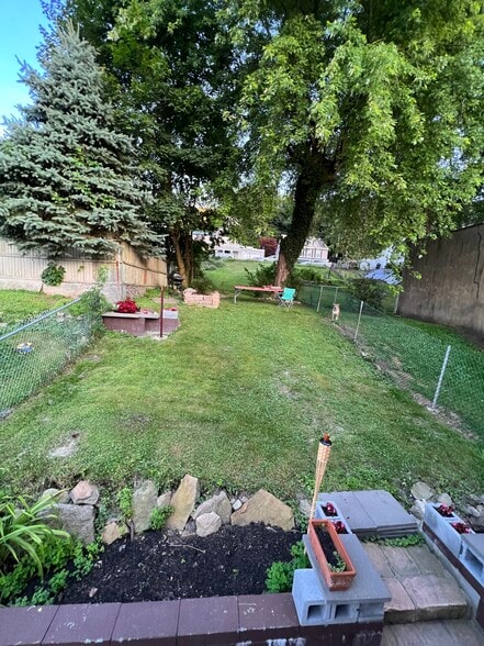 Shared yard - 44 E Bacon St