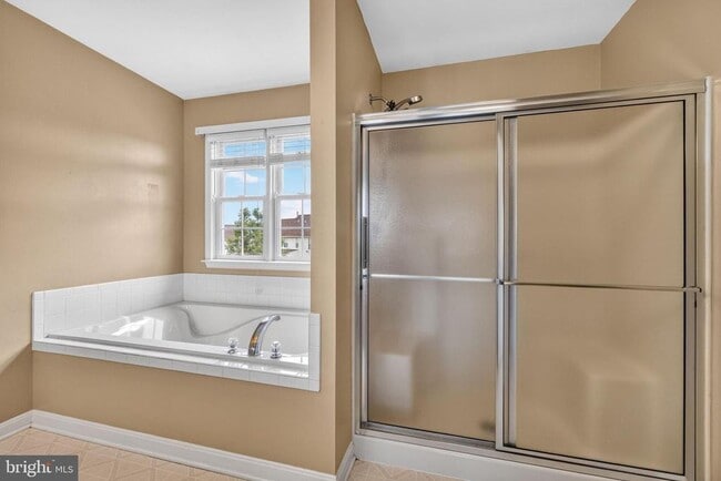 Building Photo - 33 Wild Rose Dr