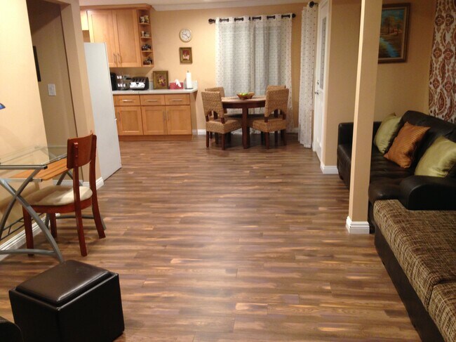 Building Photo - 6443 Oak Ave