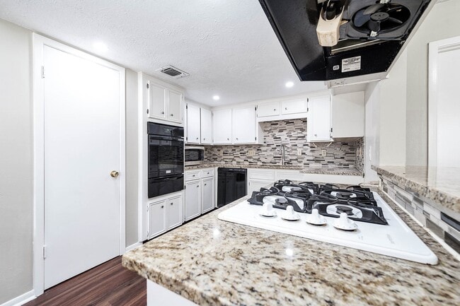 Building Photo - 1922 Arcadia Dr