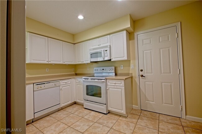 Building Photo - 25064 Peacock Ln