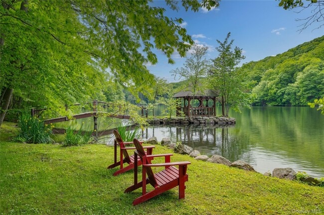 Building Photo - 6 Alpine Rd