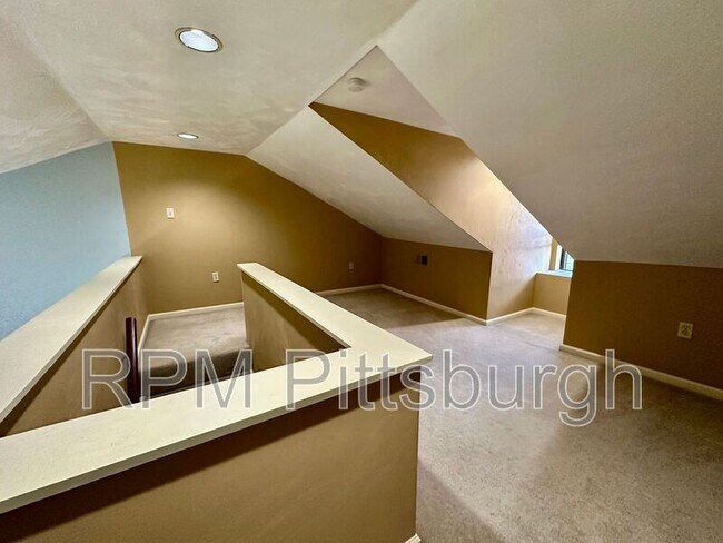 Building Photo - 2118 Sidney St