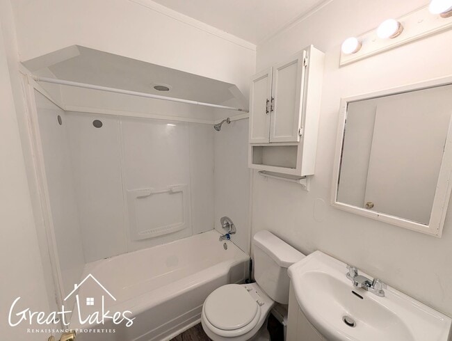 Building Photo - Cozy 4 Bedroom 1 Bathroom now available for rent