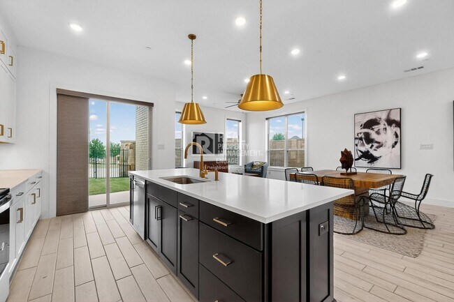 Building Photo - 1077 Maverick Dr