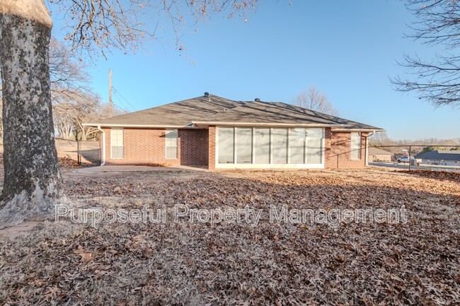 Building Photo - 607 Bob White Dr