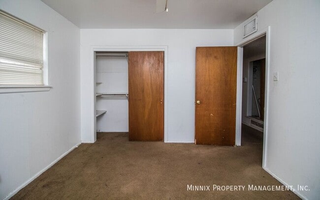 Building Photo - 1906 N Pecos St