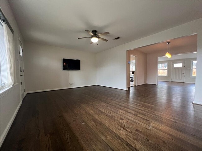 Building Photo - 1428 W 43rd St