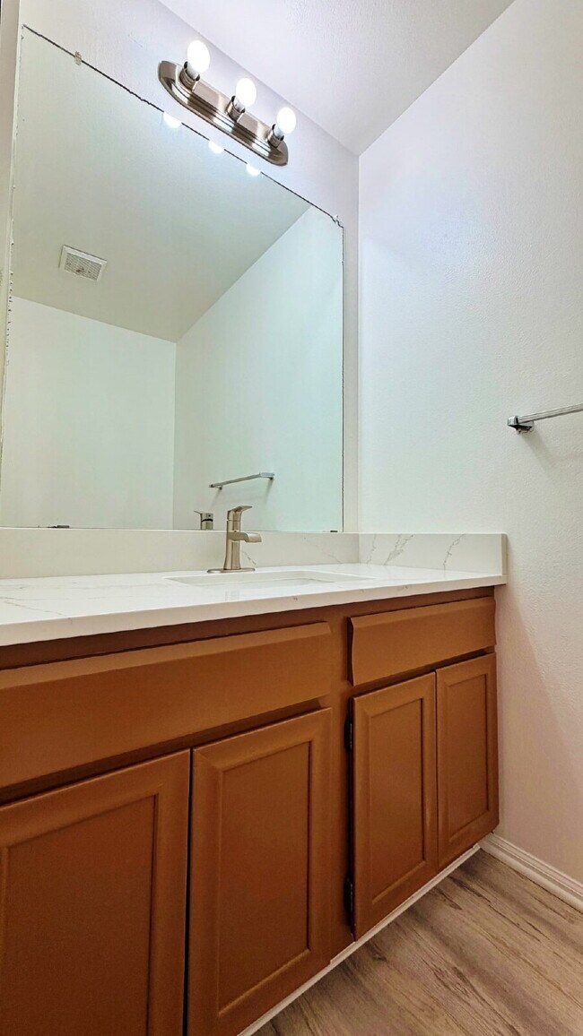 Building Photo - Fantastic 4 Bed 3 Bath 2 Car Garage Home in Aurora Highlands! NEW Carpet! NEW Paint! NEW Bathroom...