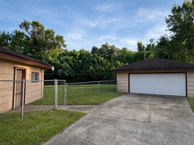 Building Photo - 5522 Nassau Rd