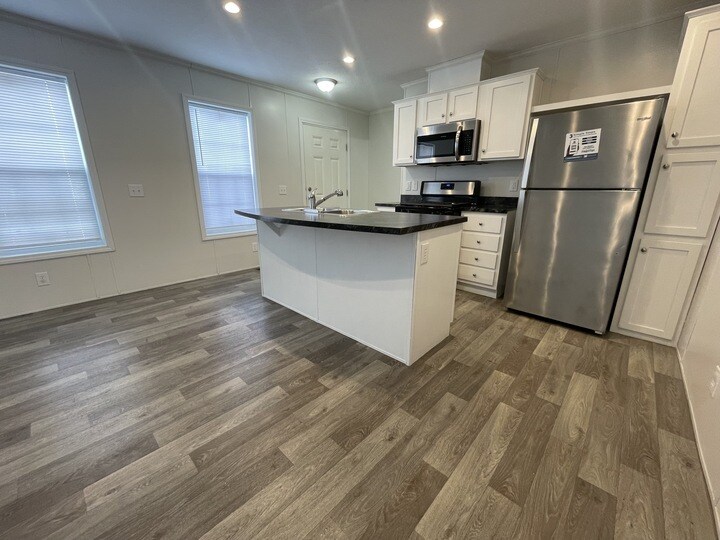 Building Photo - 38171 Ducharme Dr