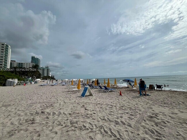 Building Photo - 4001 S Ocean Dr