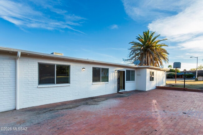 Building Photo - 1714 W Meadow Hills Dr
