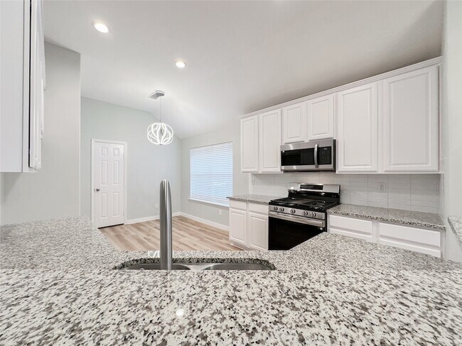 Building Photo - 27 Auburn Path Dr