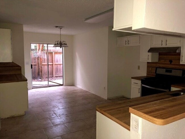 Building Photo - 18058 Glenledi Dr