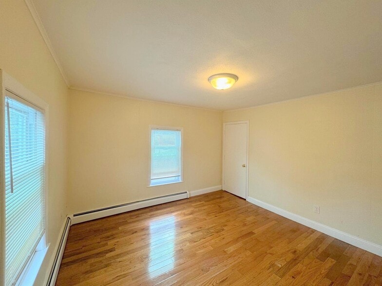 Building Photo - 213 Beacon St