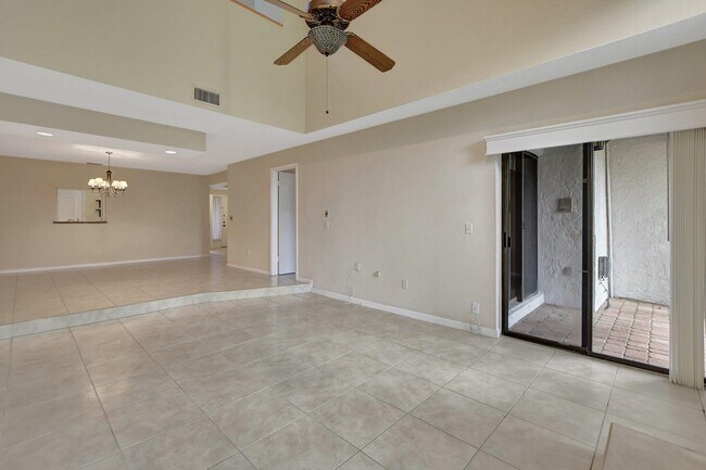 Building Photo - 6732 Canary Palm Cir