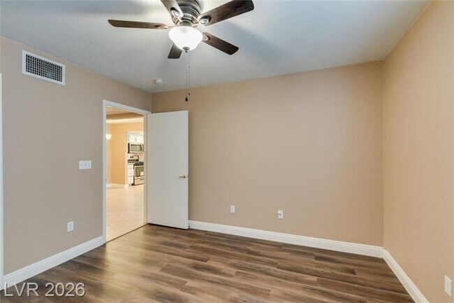 Building Photo - Beautiful Condo in a sought-after Gated Summerlin Community!