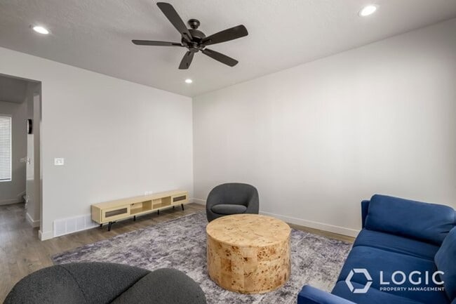 Building Photo - 688 E 500 S