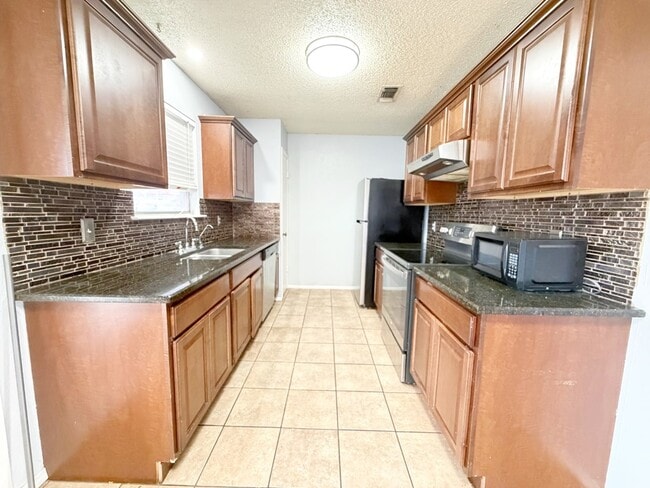 Building Photo - 2 Star Cir