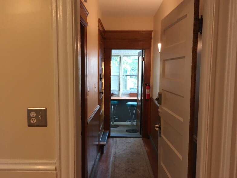 Building Photo - 56 Canner St