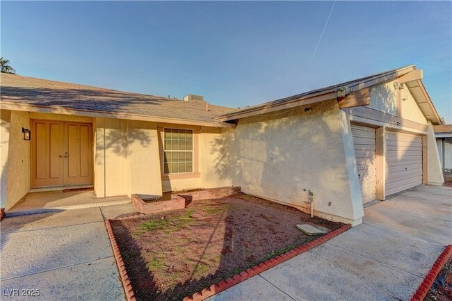 Building Photo - 6270 W Arcadia Ave