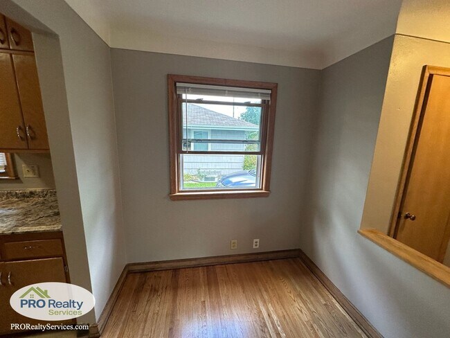 Building Photo - 3 Bedroom Home in South Saint Paul