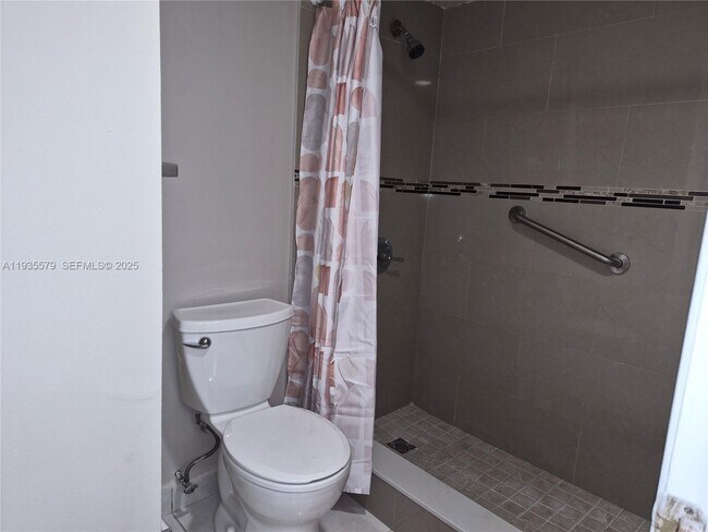 Building Photo - 8811 SW 132nd Pl