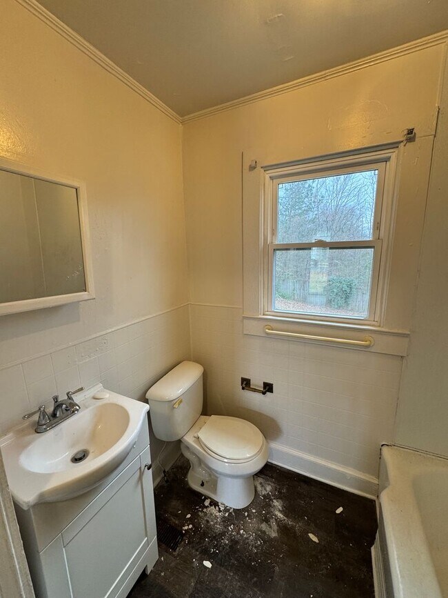 Building Photo - 2/1 House in Shelby, NC - House will be deep cleaned