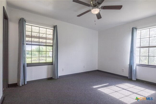 Building Photo - 803 Happy Haven Rd