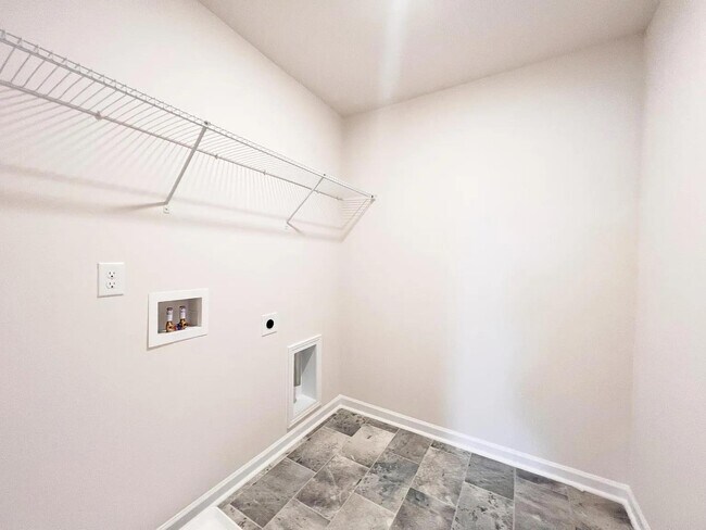 Building Photo - 125 Lily Pond Pl