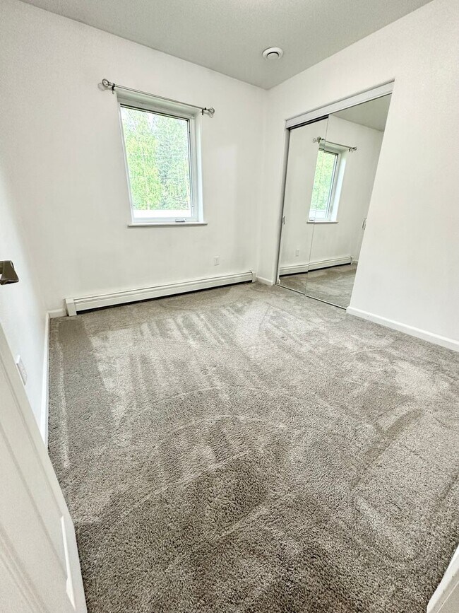 Building Photo - 4 bedroom Home for Rent in North Pole!