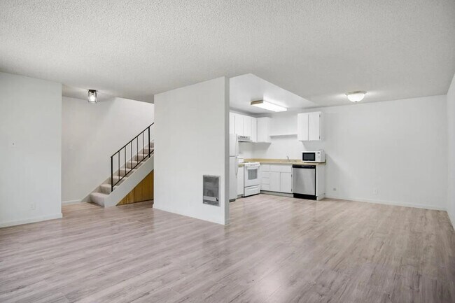 Building Photo - 490 Auburn Way