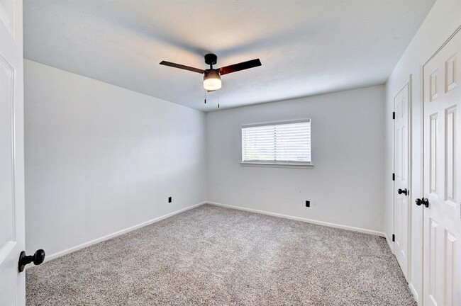 Building Photo - 12915 Stratford Heights Dr