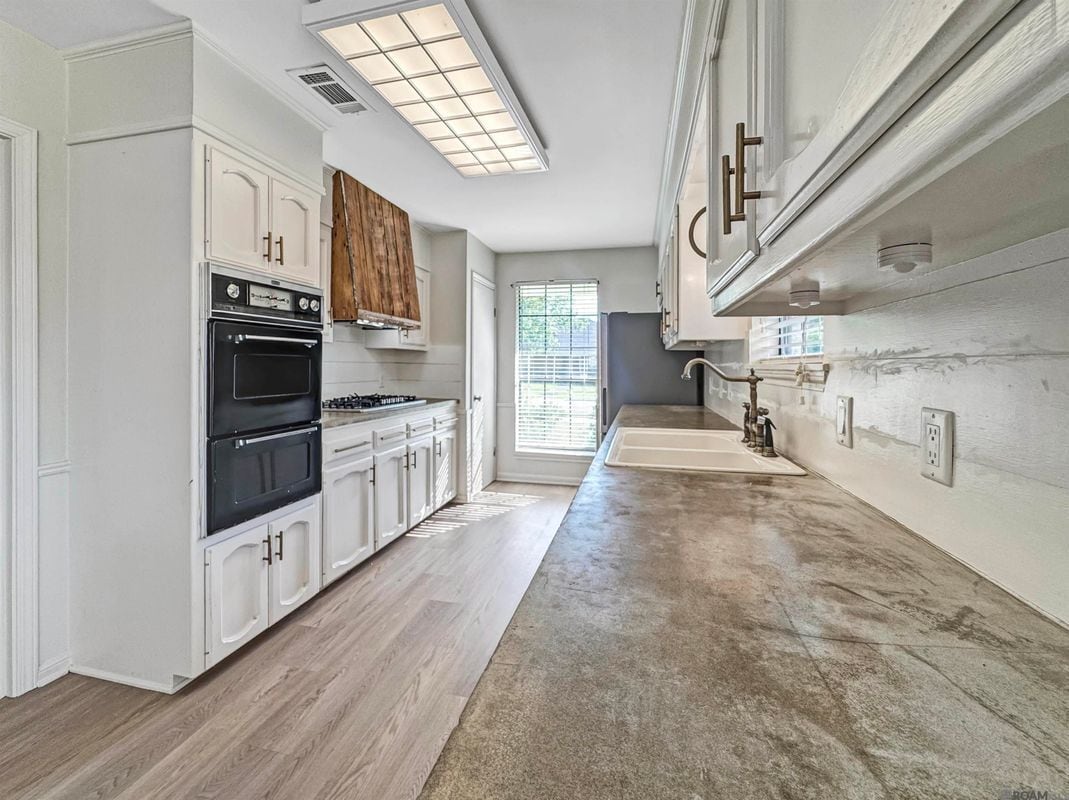 Building Photo - 4941 Pine Hill Dr
