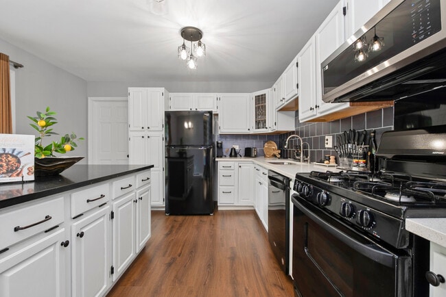Building Photo - 225 Kedvale Ct
