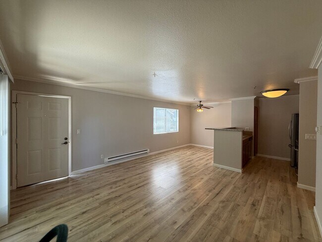 Building Photo - 2 BR/2BA Condo close to shopping, restaurants and beaches
