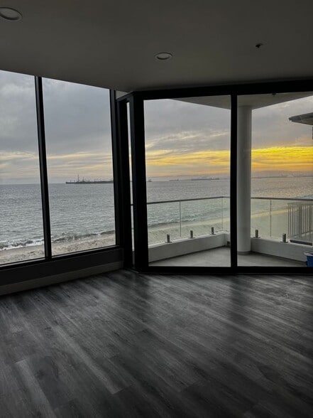 Building Photo - 6117 E Seaside Walk