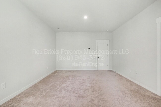 Building Photo - 9512 Munsing Dr