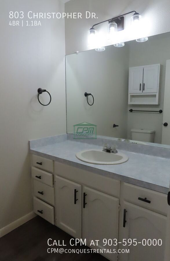 Building Photo - 803 Christopher St