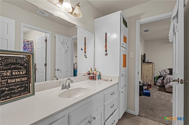 Building Photo - 606 Lantana St