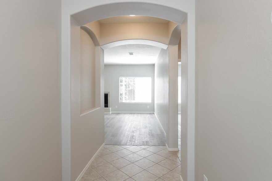 Building Photo - 1211 E Winter Dr