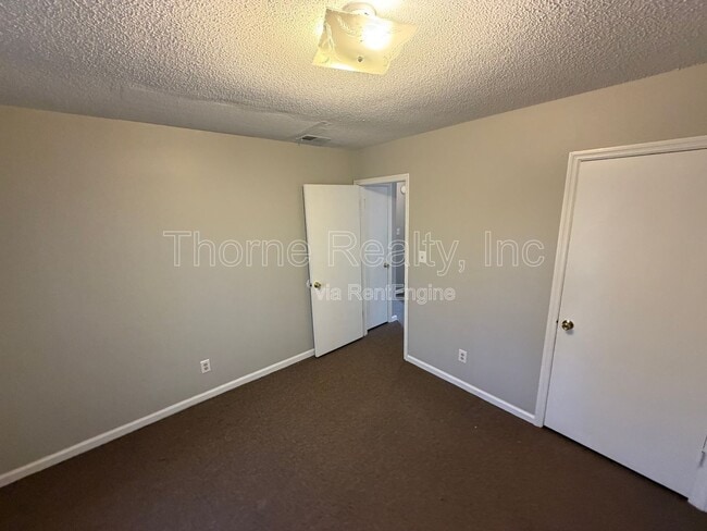 Building Photo - 2247 Sherwood Ave